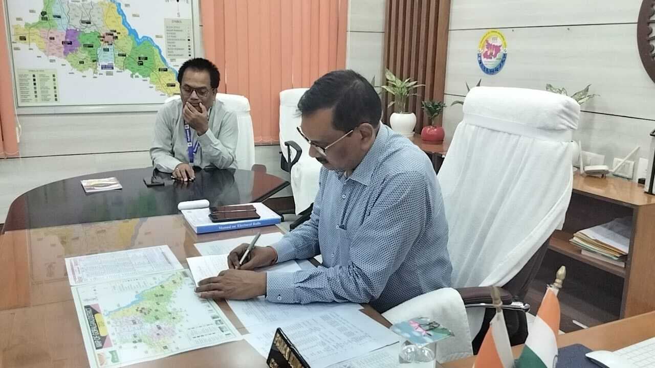 जनता दरबार में डीएम ने लोगों की समस्याओं को सुनने के बाद त्वरित कार्रवाई का दिया निर्देश