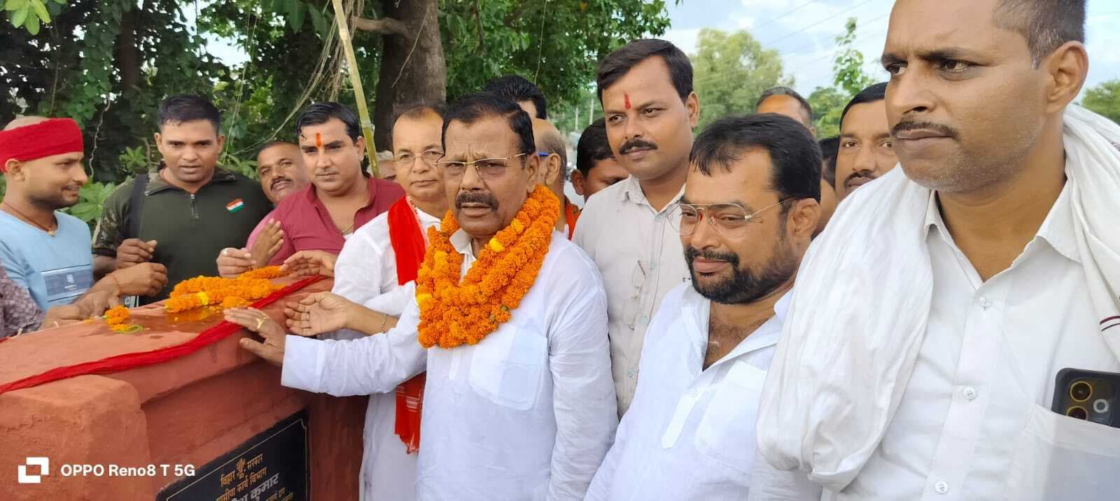 Motihari: विधायक ने रूपहरी से आजाद चौक ढाका तक के सड़क का किया शिलान्यास
