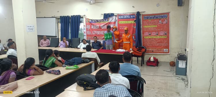 कर्मियों को आपदा से बचाव के बताये गये तरीके