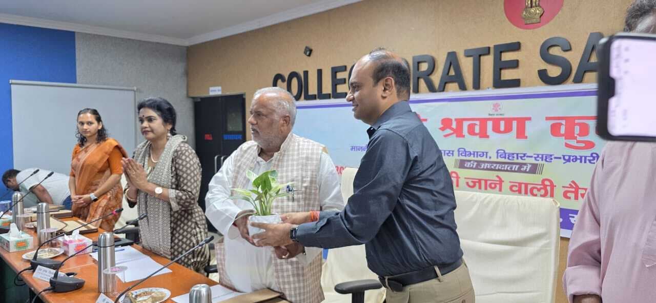 जिले के प्रभारी मंत्री ने की बाढ़ पूर्व तैयारी की समीक्षा, दिये कई निर्देश