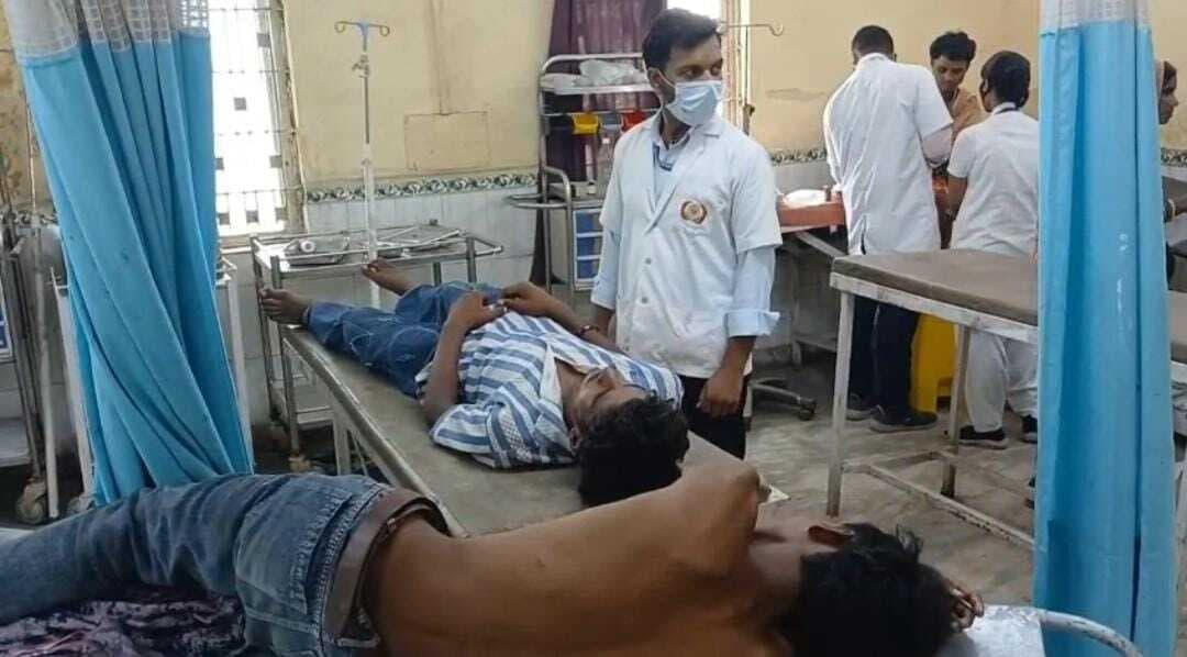 बगहा सैदा में पुलिस मुखबिरी का आरोप लगाकर दो युवकों को पीटा, हालत गंभीर