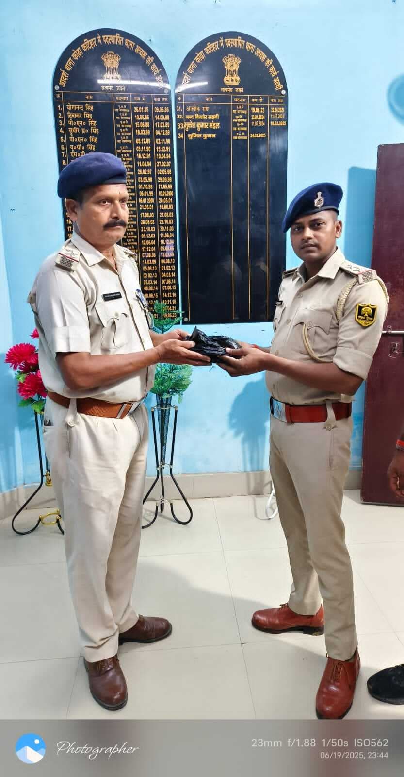 लूटे गये एक लाख कोढ़ा पुलिस ने किया बरामद