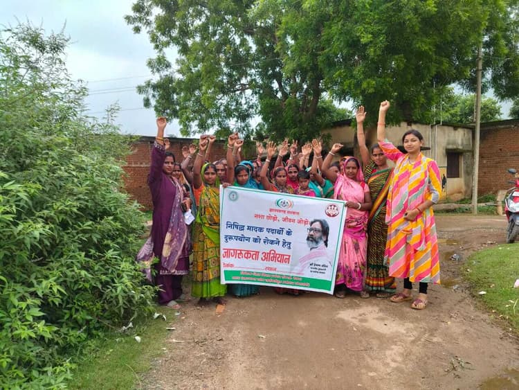 Deoghar news : नशामुक्ति अभियान : महिलाओं ने निकाली रैली, नशा मुक्त समाज बनाने की ली शपथ