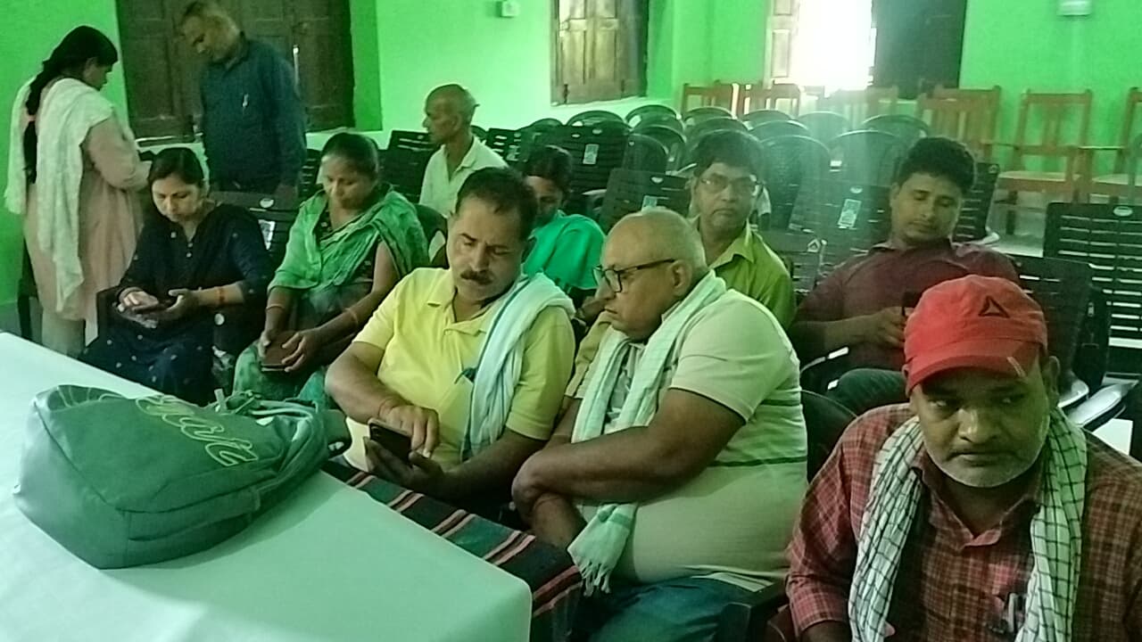 बीएओ ने की बीज वितरण कार्य की समीक्षा