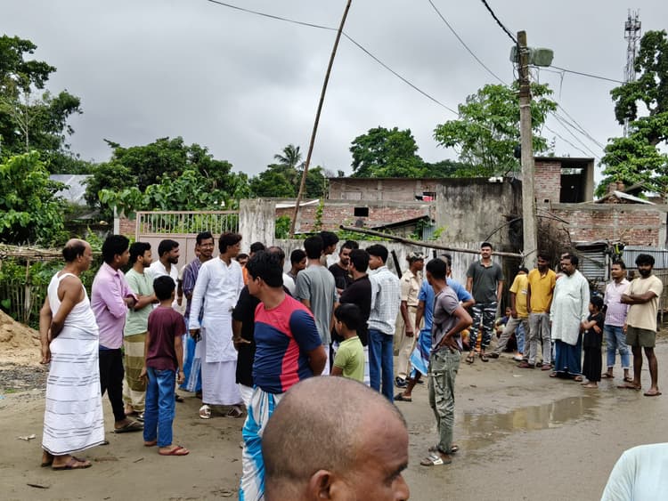 सालमारी में ग्रामीणों ने स्मैक तस्कर को रंगे हाथ पकड़ा, पुलिस के हवाले किया