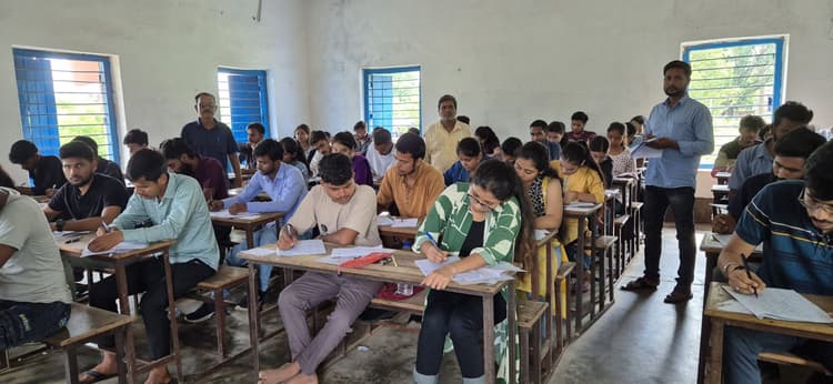 स्नातक पार्ट थ्री परीक्षा में नौ परीक्षार्थी अनुपस्थित