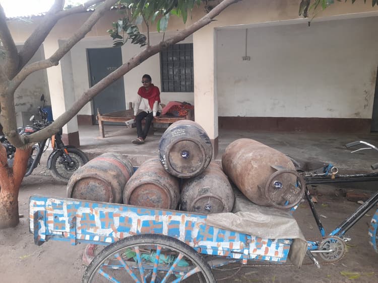 गैस गोदाम से सिलिंडर चोरी का प्रयास, दो चोर गिरफ्तार