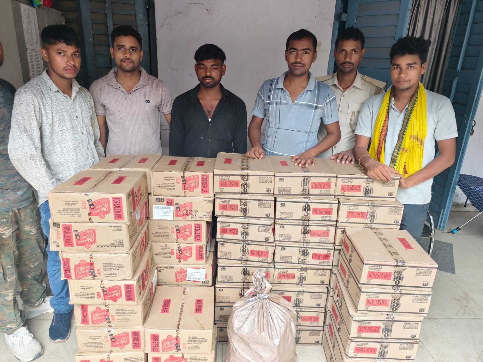 लग्जरी कार से 940 लीटर विदेशी शराब बरामद