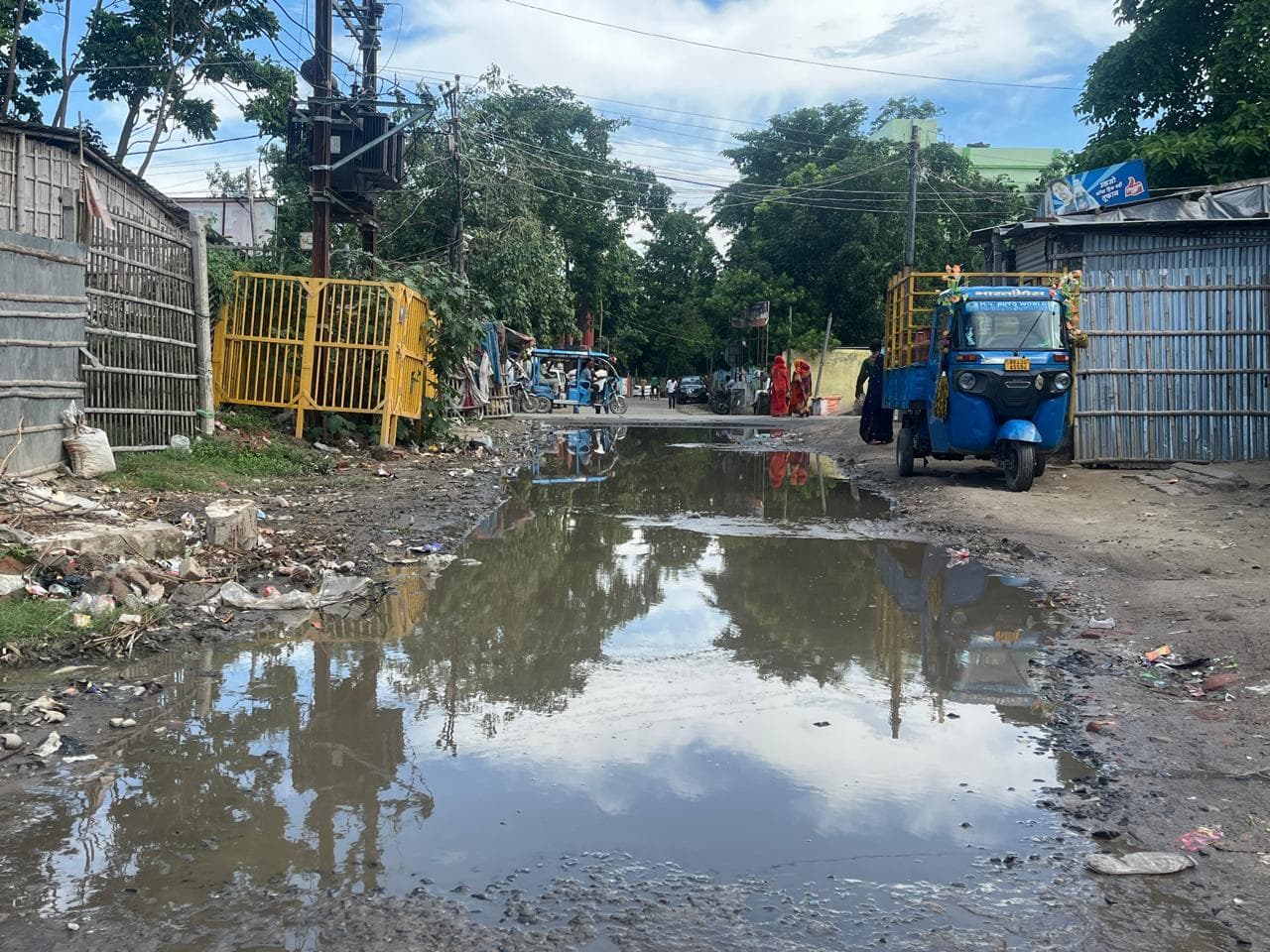 बारिश से मौसम हुआ सुहावना, शहर की सड़कों पर जलजमाव से जनजवीन प्रभावित