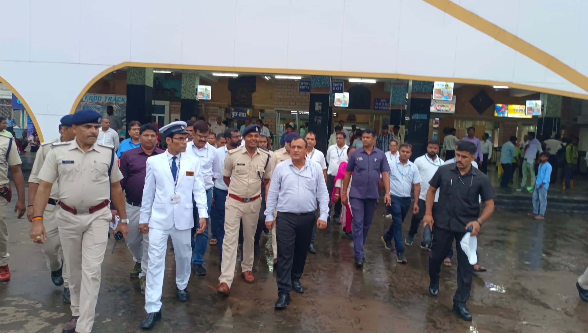 Deoghar News : जसीडीह स्टेशन पर उपलब्ध रहेगी ट्रेन की एक रेक, भीड़ बढ़ने पर चलेगी पटना तक