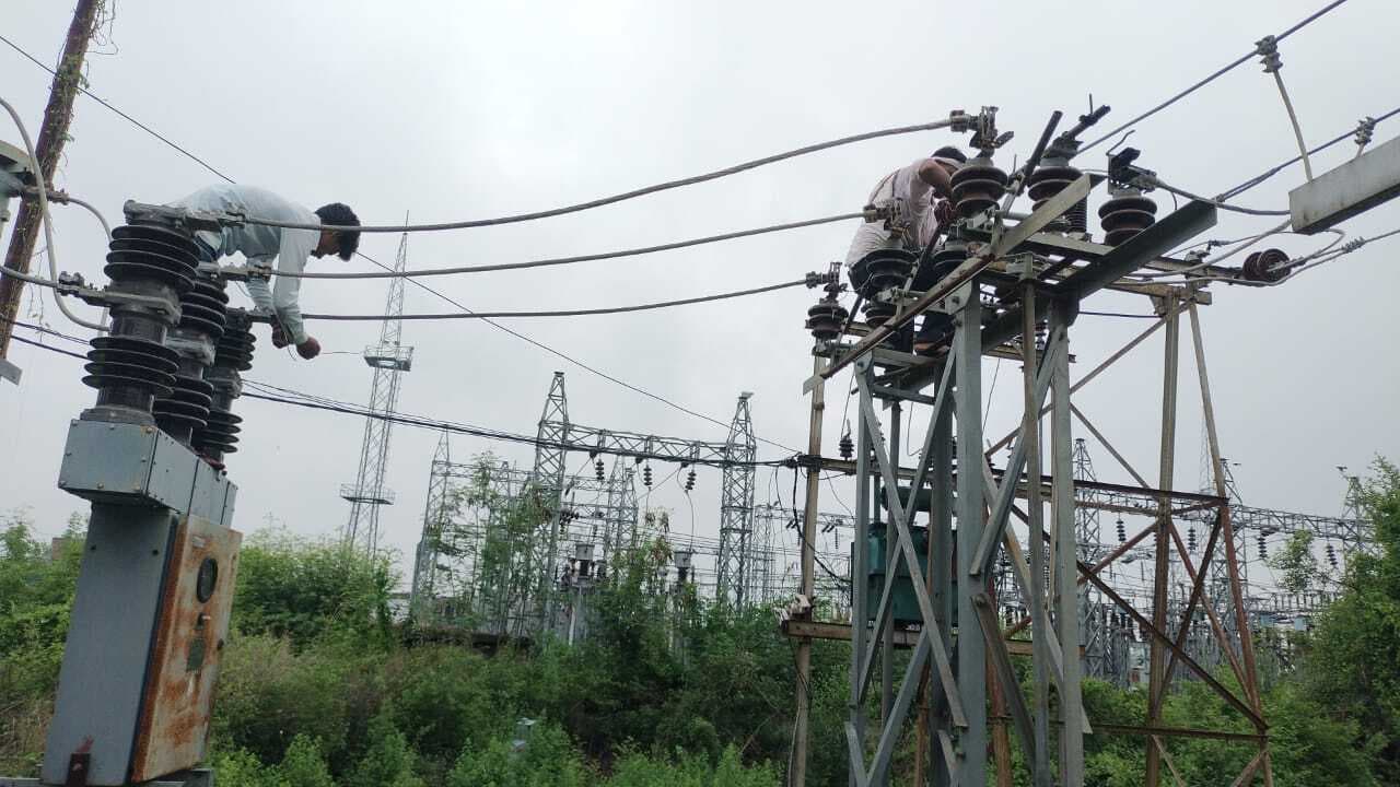 लो वोल्टेज व बिजली कटौती से परेशान हैं टिकारी के लोग