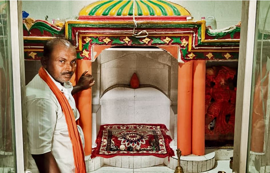 Gopalganj News  : मांझा के प्राचीन मंदिर से श्रीराम-जानकी की अष्टधातु की मूर्तियां चोरी, भक्तों में आक्रोश