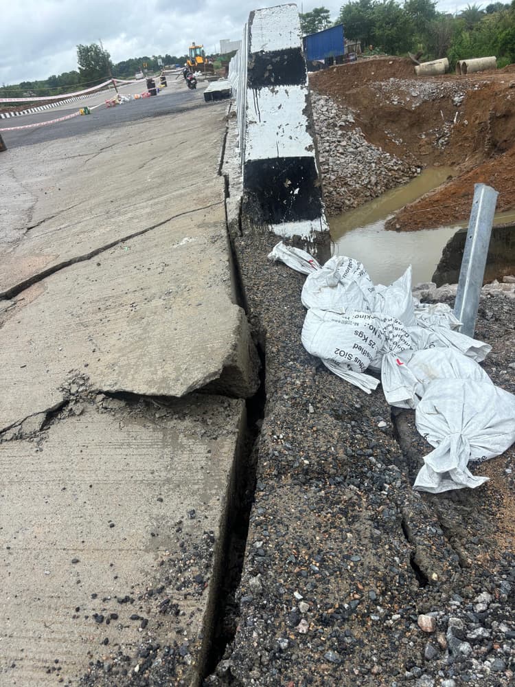 मुरगू पुल के साइड में पड़ी दरार, जांच की मांग