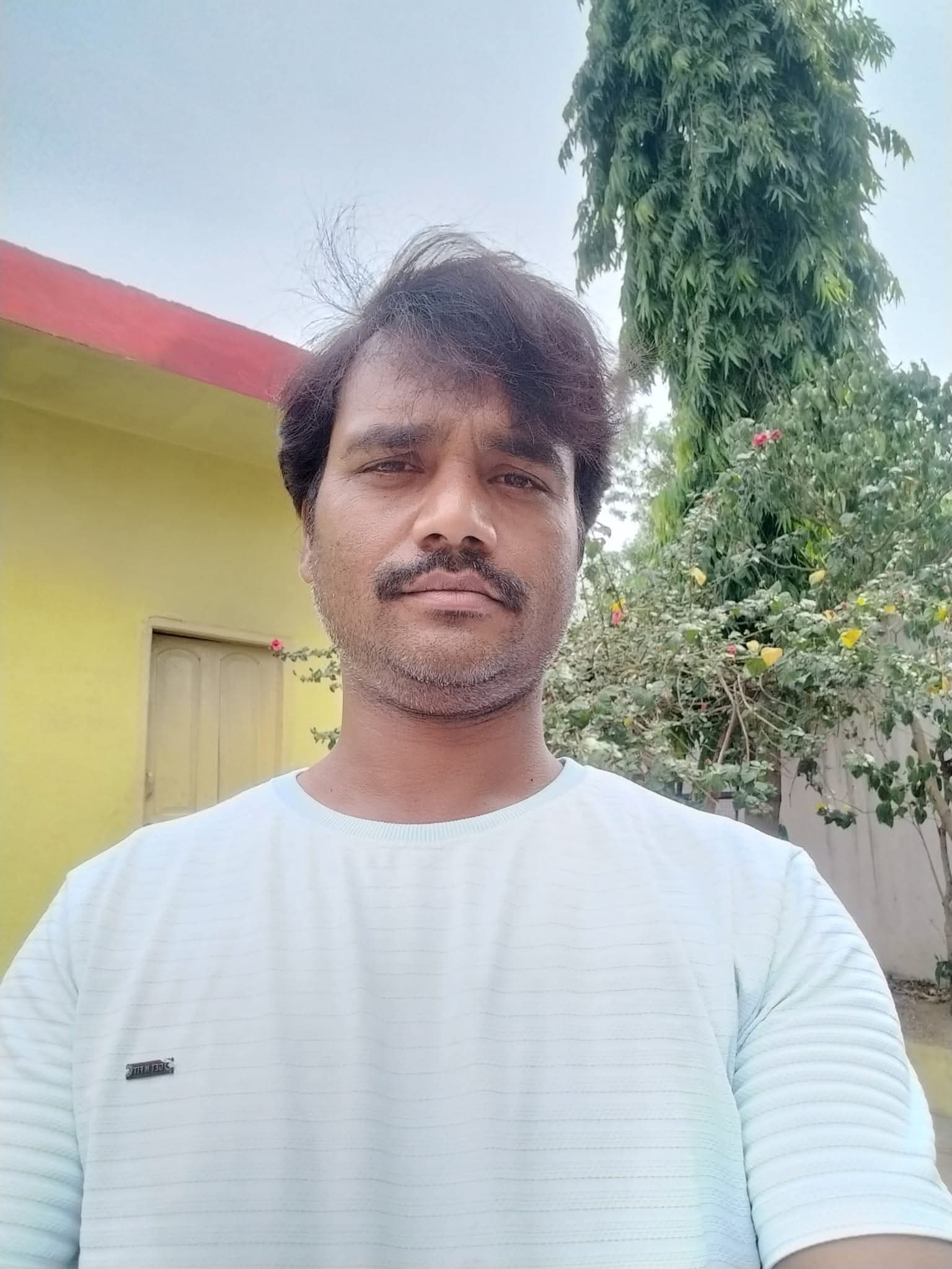 युवक ने फांसी लगा की दी जान