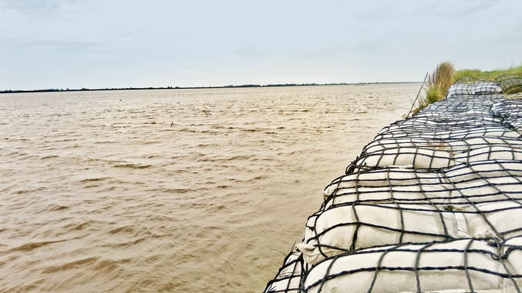 Gopalganj News : नेपाल में बारिश के बाद गंडक का बढ़ा जल स्तर, प्रशासन व जल संसाधन विभाग अलर्ट
