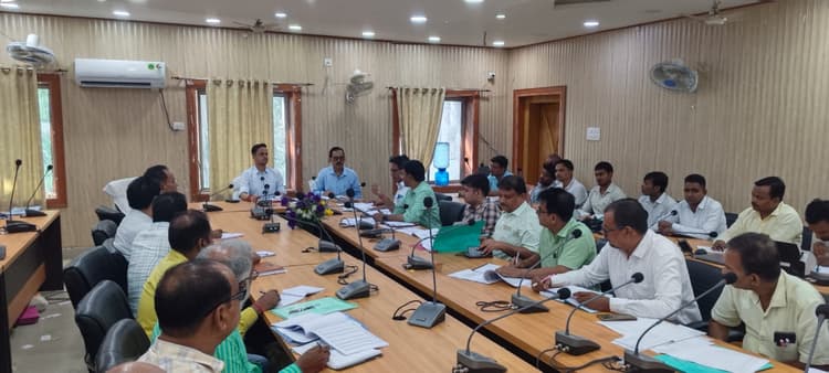 Madhubani News : डीपीओ स्थापना प्रतिदिन शिक्षक के अनुपस्थित रहने की भेजें रिपोर्ट : डीएम