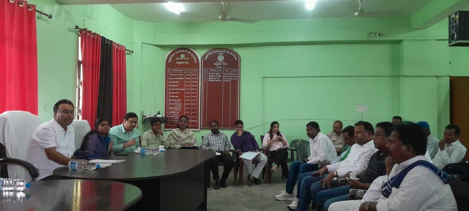 Seraikela Kharsawan News : आपदा से निबटने के लिए अधिकारी व कर्मचारी मुस्तैद रहें