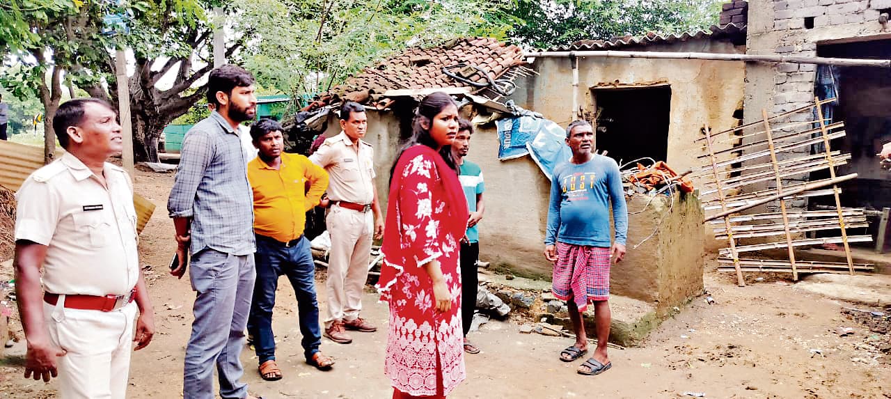 East Singhbhum News : गरीबों के लिए आफत बनी बारिश, दर्जनों घर ध्वस्त