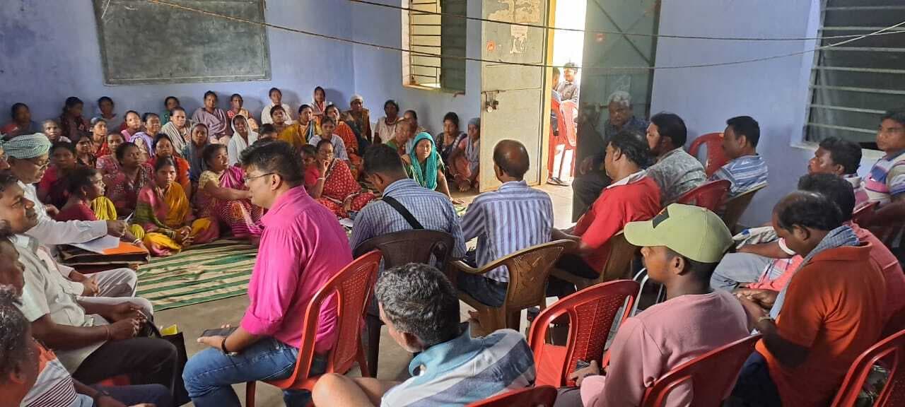 East Singhbhum News :  चाटीकोचा ग्रामसभा में विस्थापितों की बैठक