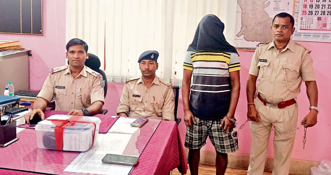 East Singhbhum News : बहरागोड़ा में पान गुमटी से 450 ग्राम गांजा जब्त