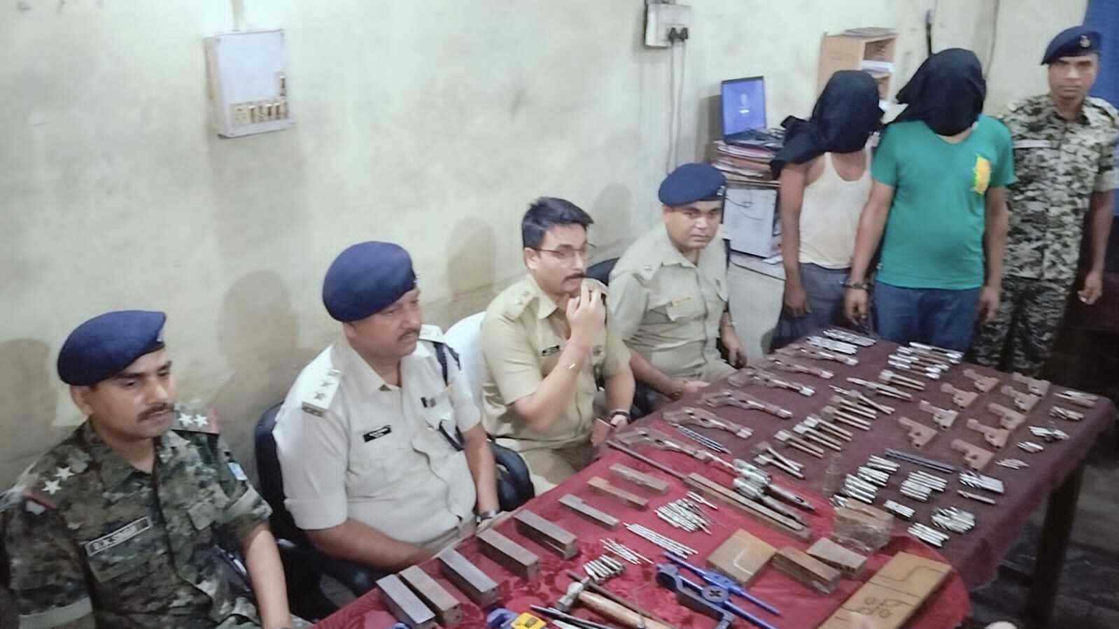 Bokaro News : रिहायशी इलाके में आर्म्स फैक्ट्री चलने पर एसपी ने जताया आश्चर्य