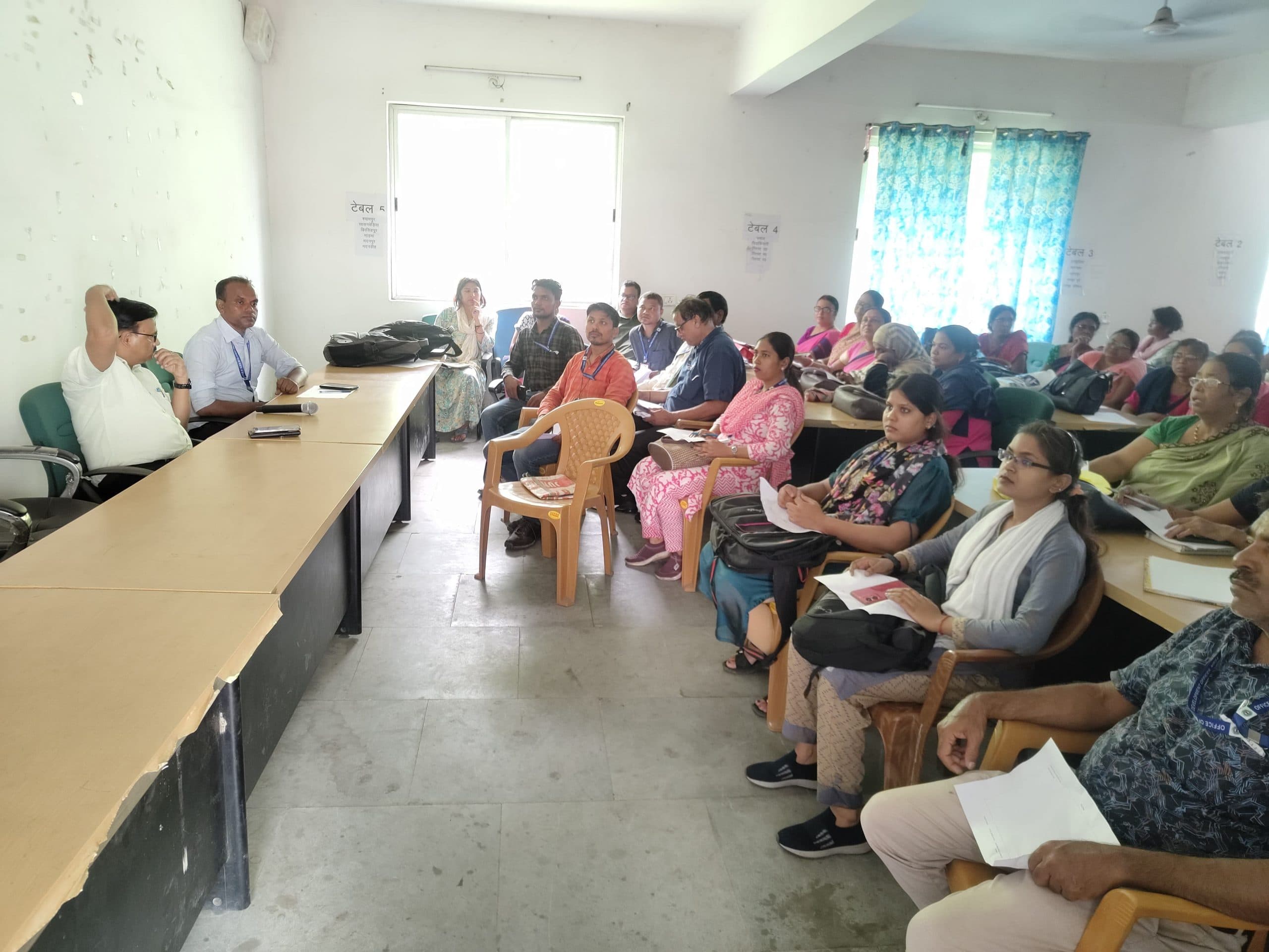 Dhanbad News: नजरी नक्शा को ले बीएलओ को मिला प्रशिक्षण