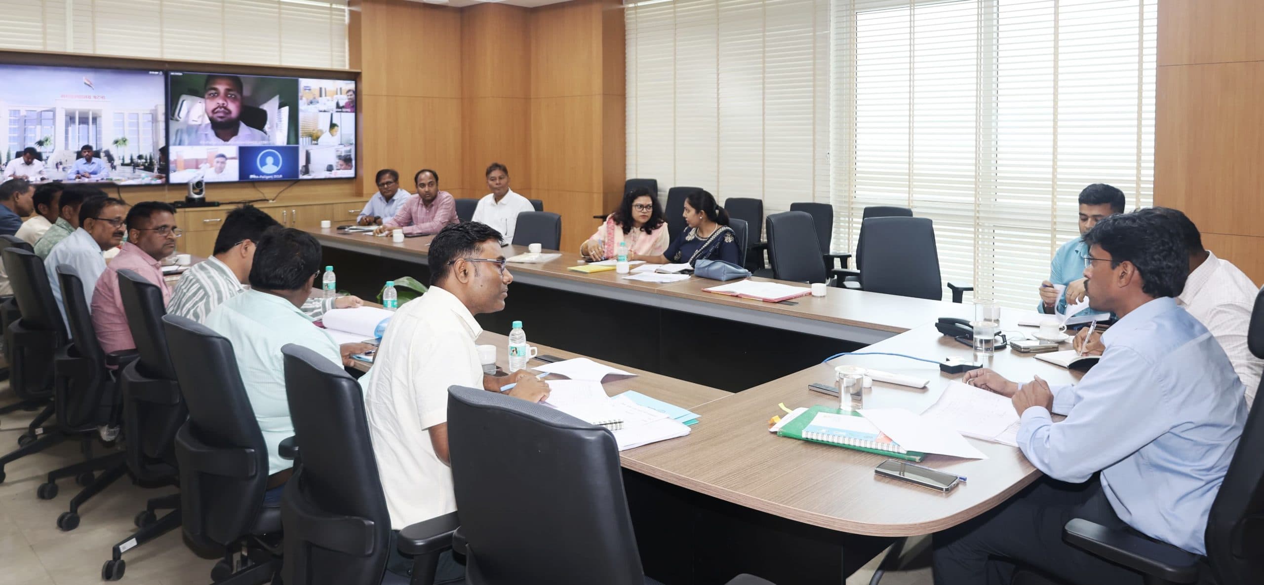 उर्वरकों की कालाबाजारी के विरुद्ध छापा मारें एसडीओ- डीएम