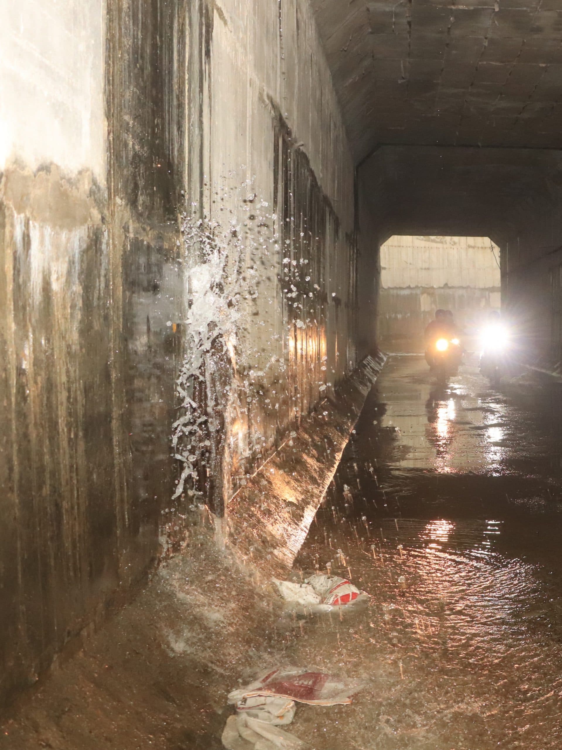 Jamshedpur News : लोको अंडरपास में 200 से अधिक छेद, डीआरएम रातभर में भी नहीं करा सके मरम्मत, एजेंसी पर होगी कार्रवाई