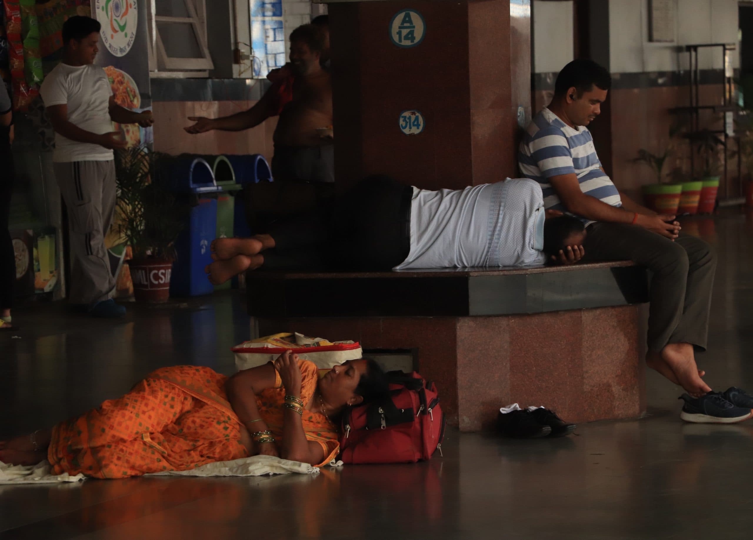 Jamshedpur News : भारी बारिश के कारण अस्त-व्यस्त रही रेल यातायात, करीब 40 ट्रेनें देर से चलीं, कई रद्द