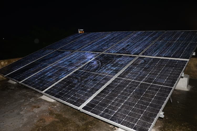 Deoghar News : सौर ऊर्जा से जगमग होंगे जिले के दो हजार से अधिक सरकारी स्कूल