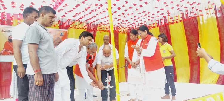 योग करने से मानव का शरीर व मन रहता स्वस्थ