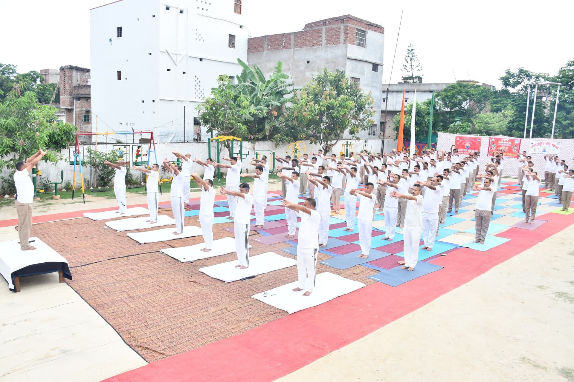 Sitamarhi : मानसिक, मनोवैज्ञानिक व शारीरिक स्वास्थ्य को योग जरूरी : कमांडेंट