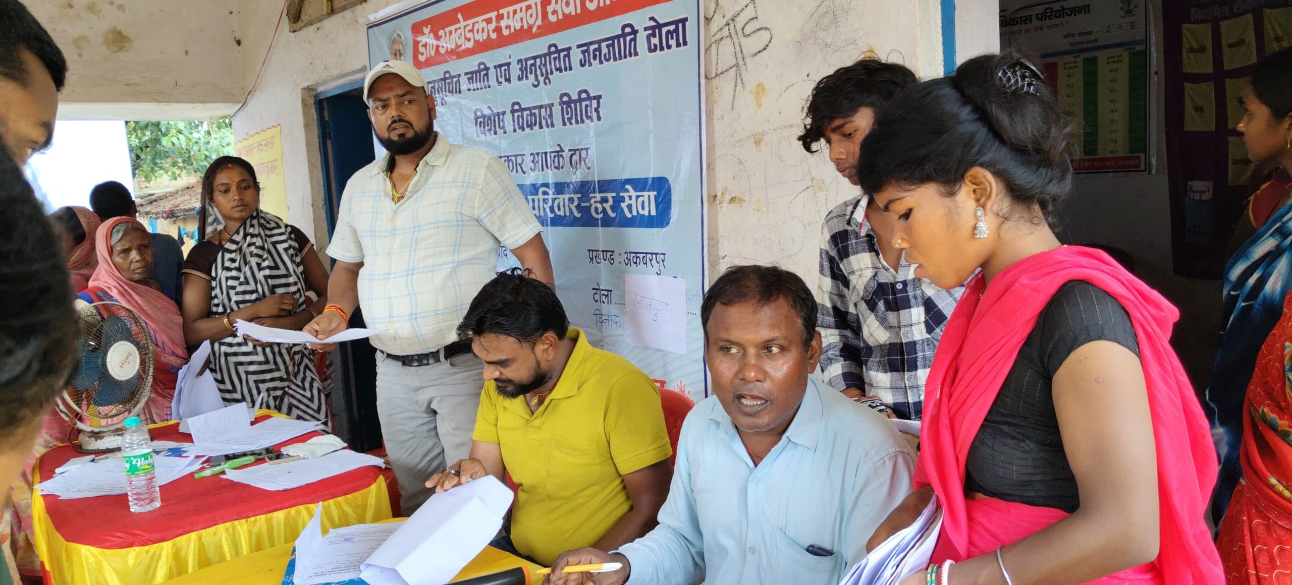 महादलित शिविरों में नहीं मिली जरूरी सुविधाएं, अफसर भी नदारद