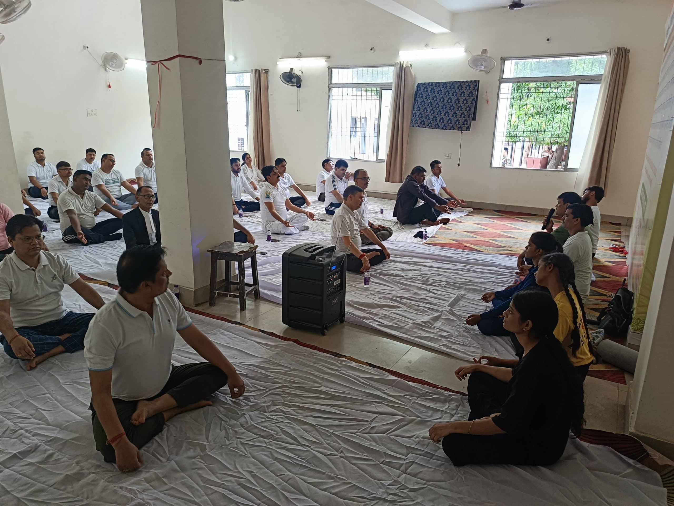 Motihari: योग मानसिक एकाग्रता एवं तनाव प्रबंधन का सशक्त माध्यम : जिला जज