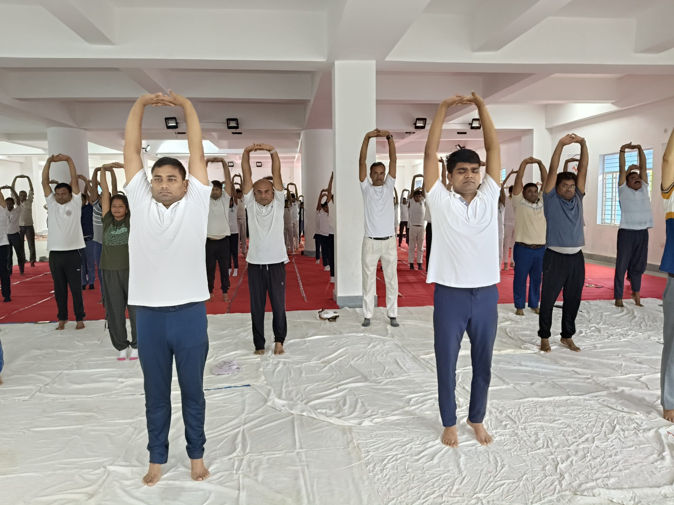 Sitamarhi : योग हमारे तन व मन को संतुलित रखता है तथा निरोग बनाता है : डीएम