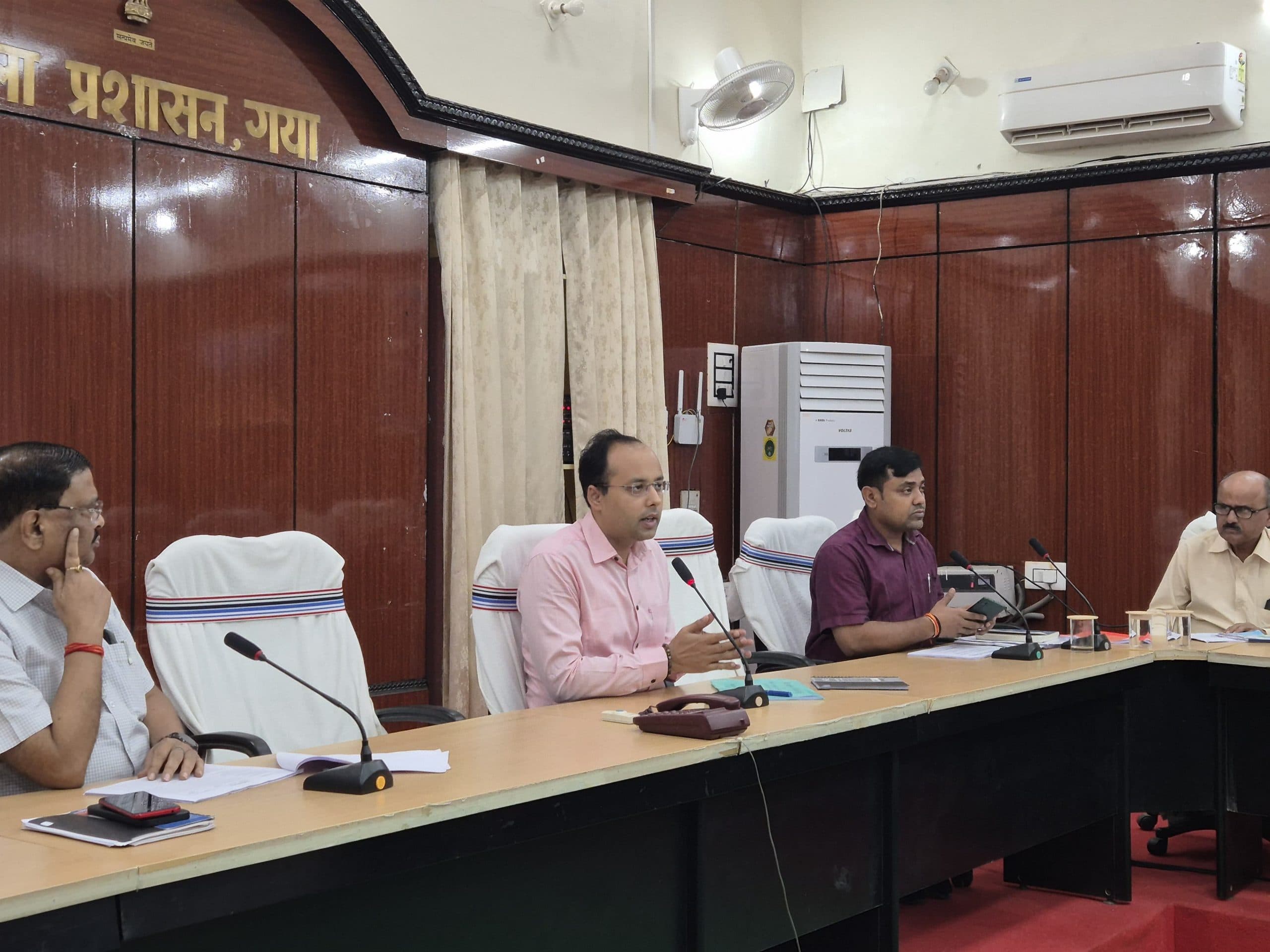 नये रोस्टर के मुताबिक समय पर अस्पतालों में पहुंचेंगे डॉक्टर : डीएम