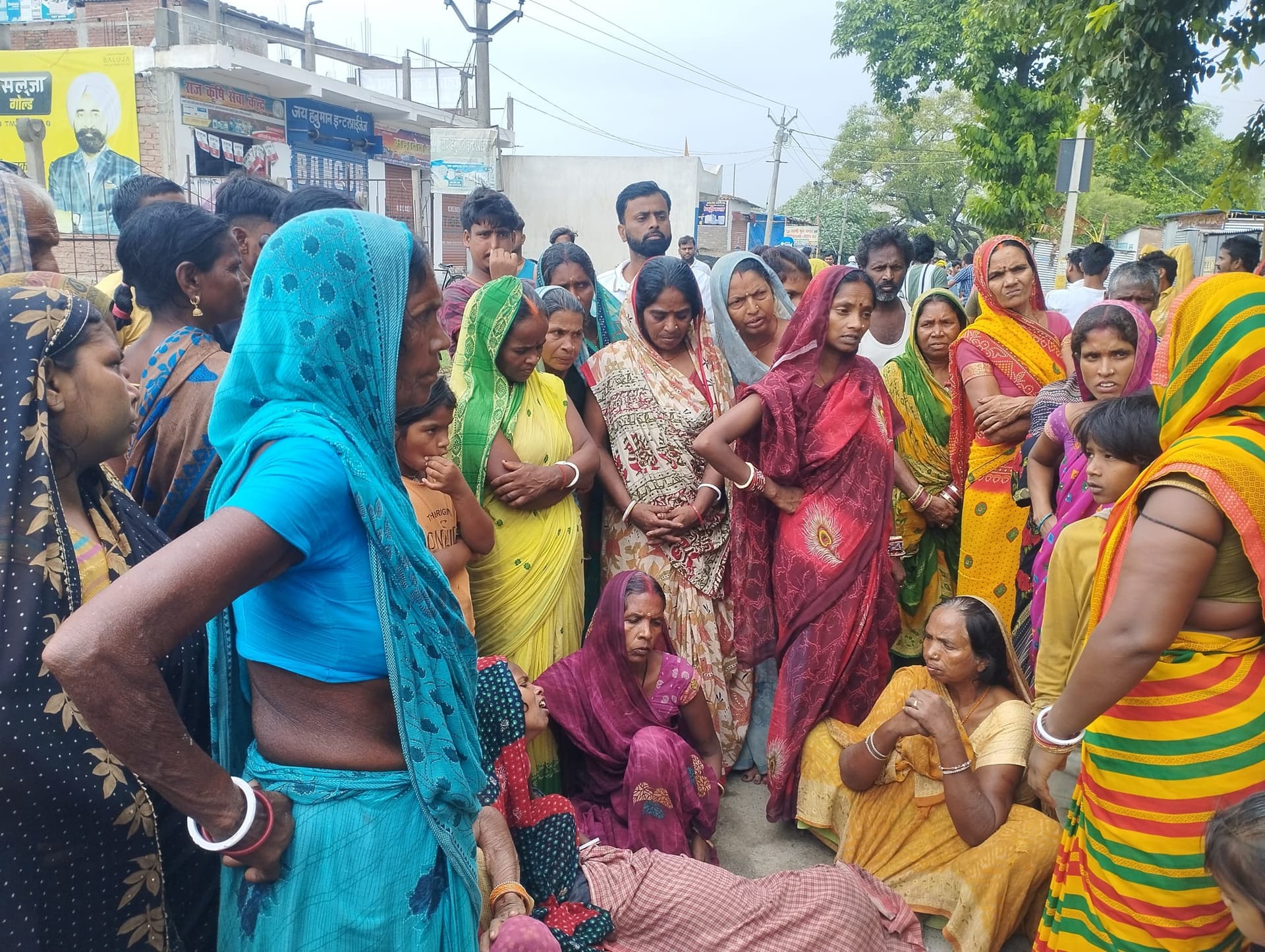 hajipur news. सड़क किनारे बरामद हुआ बच्चे का शव, हत्या का आरोप