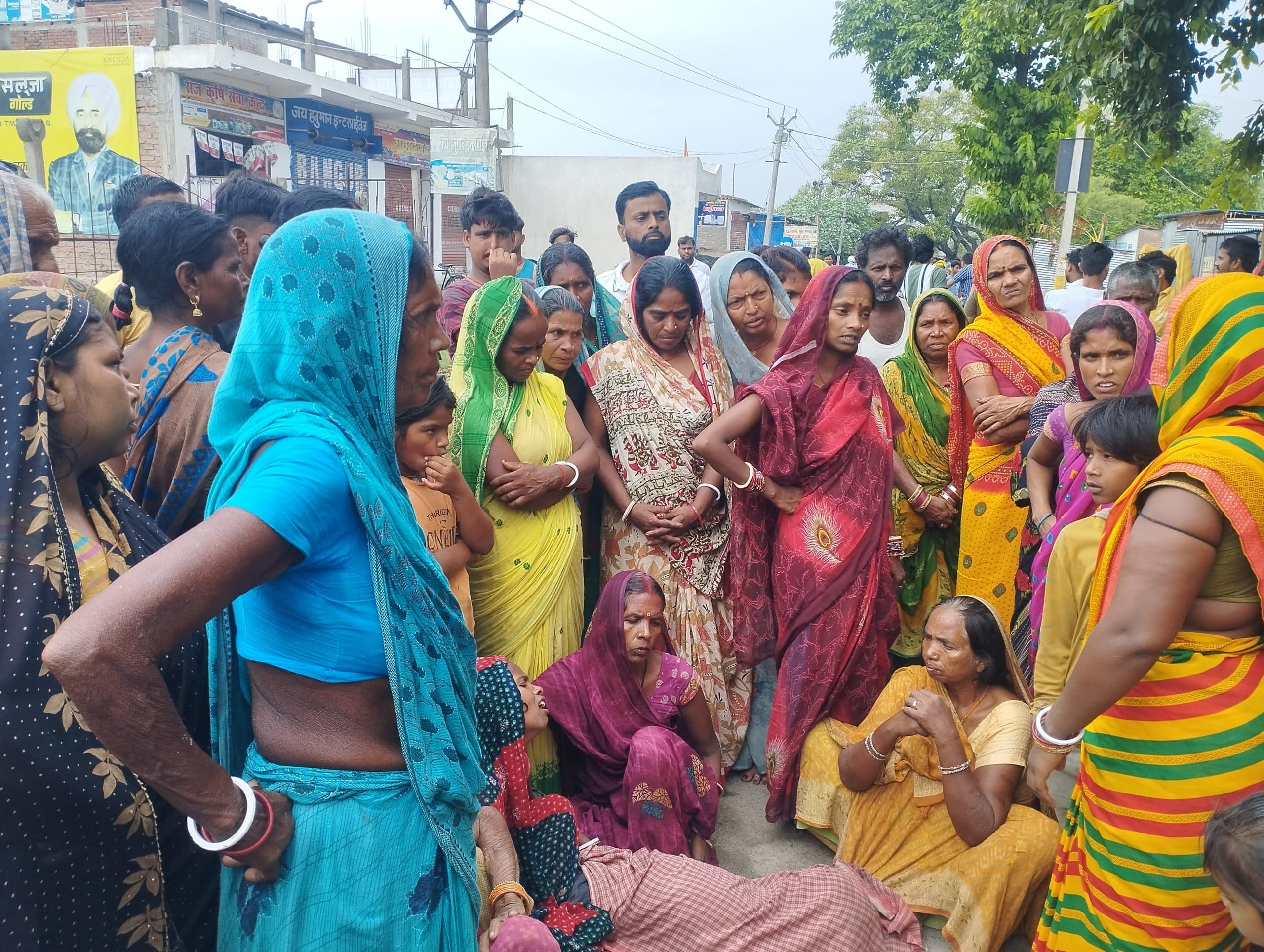 hajipur news. सड़क किनारे बरामद हुआ बच्चे का शव, हत्या का आरोप