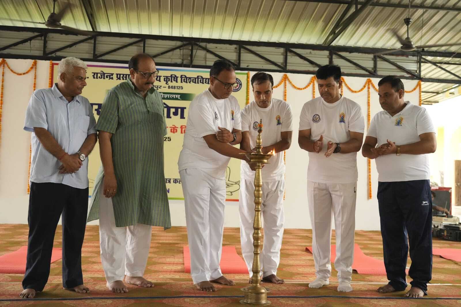 Samastipur News:योग हमलोगों को रखता है निरोग : कुलपति