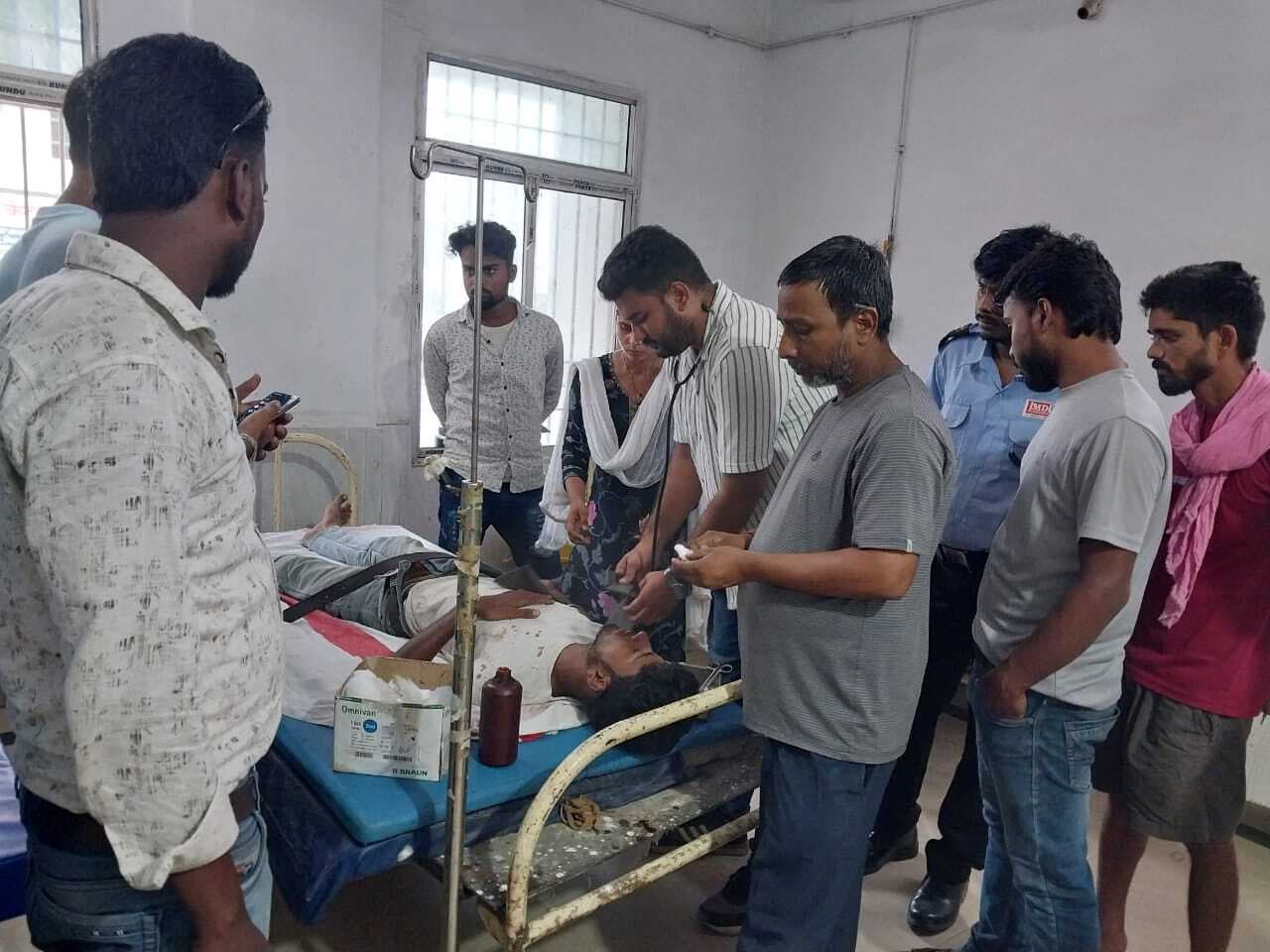 बाइक व ऑटो में टक्कर, दो युवक गंभीर रूप से घायल