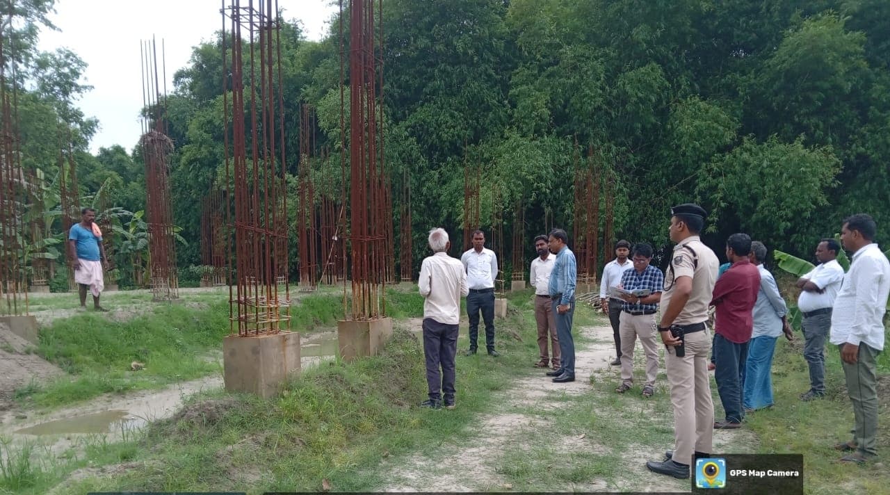 डीडीसी के निरीक्षण में भवन निर्माण, सीमेंट मिली एक्सपायरी