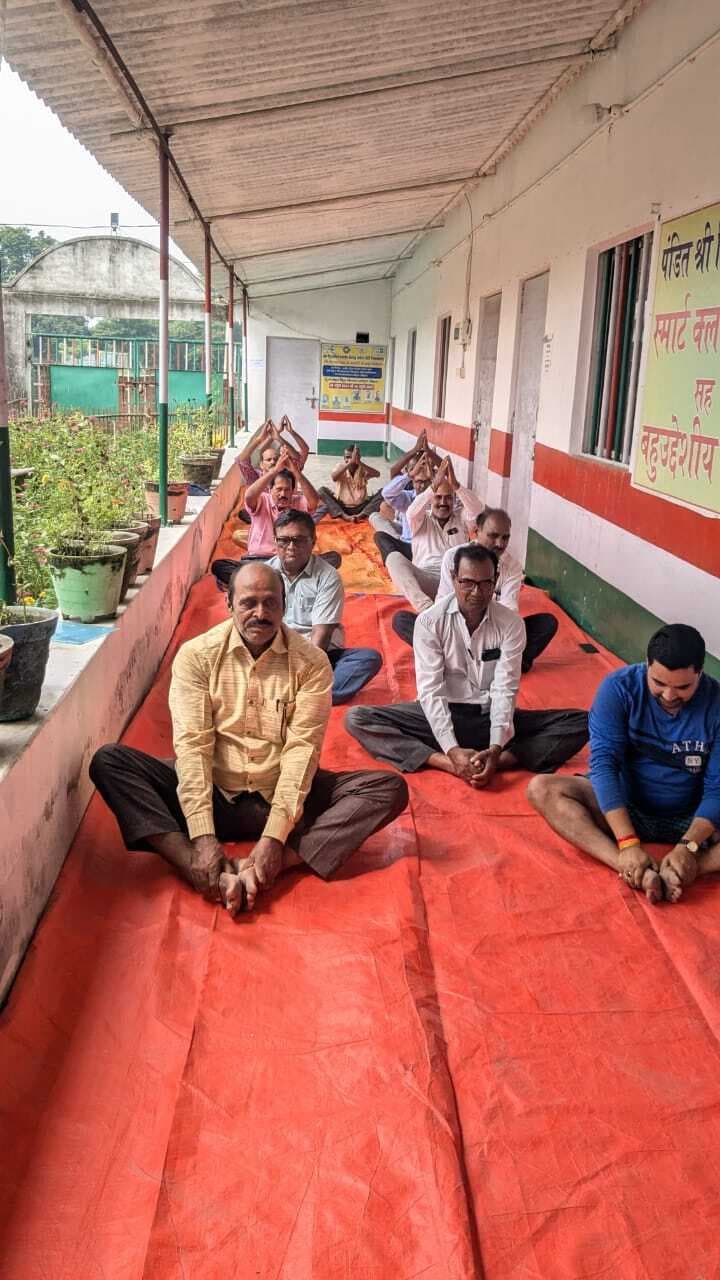 यूवीके कॉलेज कडामा में मनाया गया योग दिवस