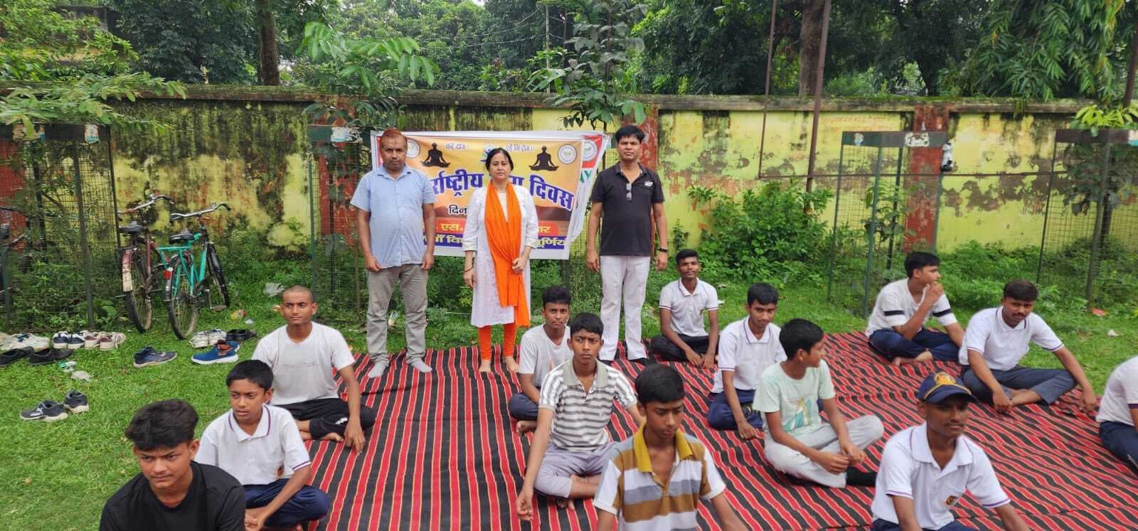 योग दिवस पर करें योग, रहें निरोग का दिया संदेश