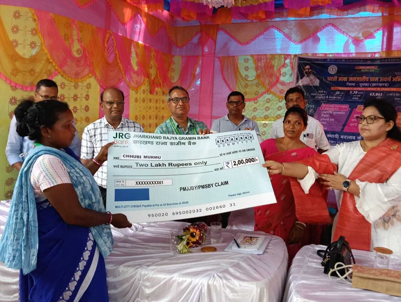 बागादाड़ में धरती आबा जनजातीय ग्राम उत्कर्ष अभियान कैंप का अवर सचिव ने किया निरीक्षण