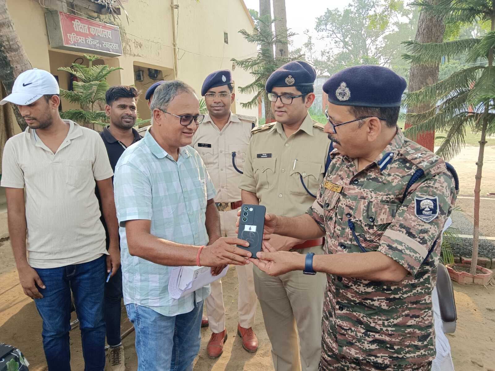 ऑपरेशन मुस्कान के तहत वास्तविक स्वामियों को लौटाया गया 42 मोबाइल फोन