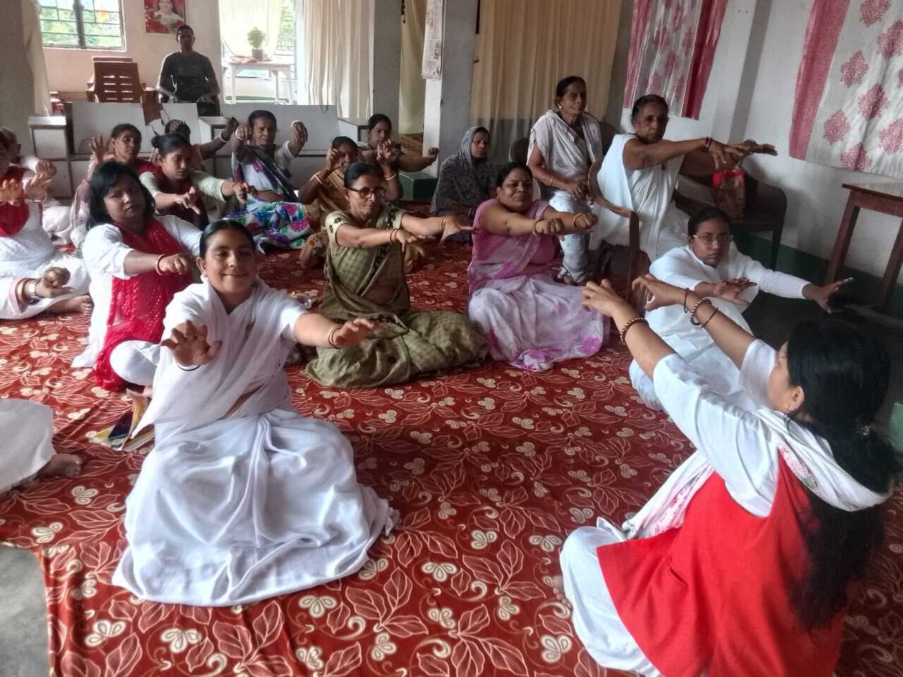 शारीरिक व मानसिक रूप से स्वस्थ रहने के लिए नियमित योग जरूरी