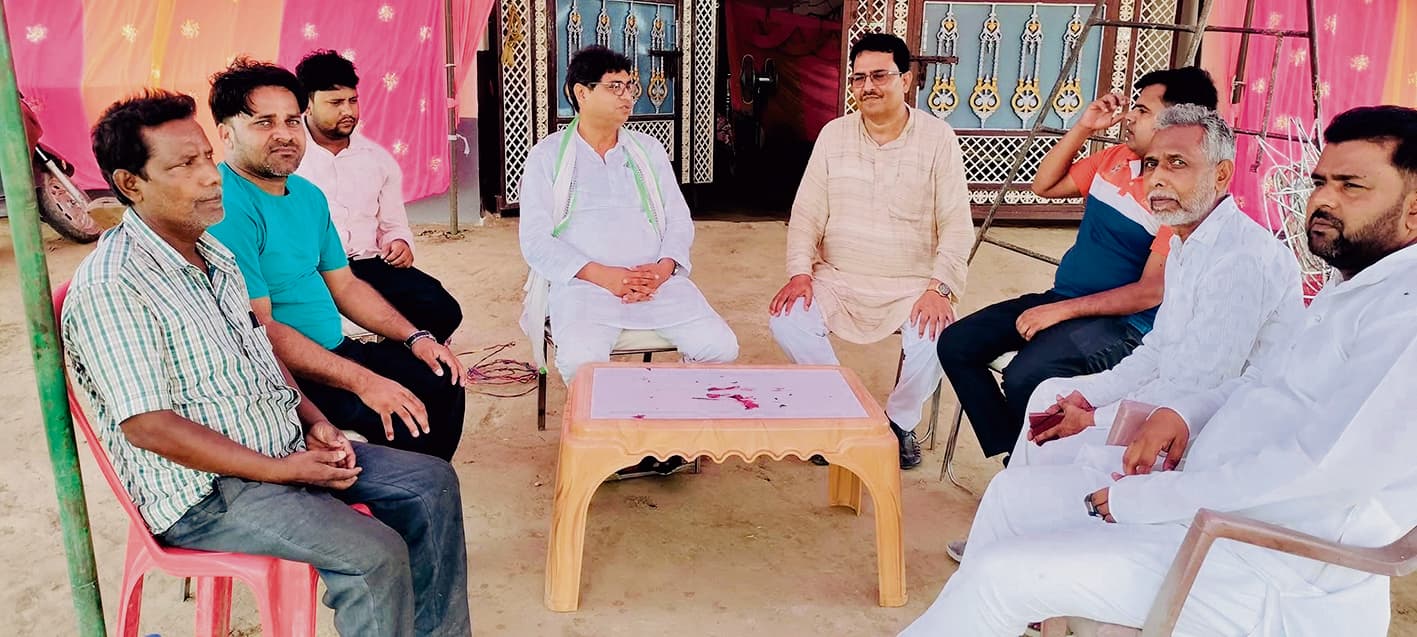 Gopalganj News : सरकार की उपलब्धियों को आमजन तक पहुंचाएं : अशरफ