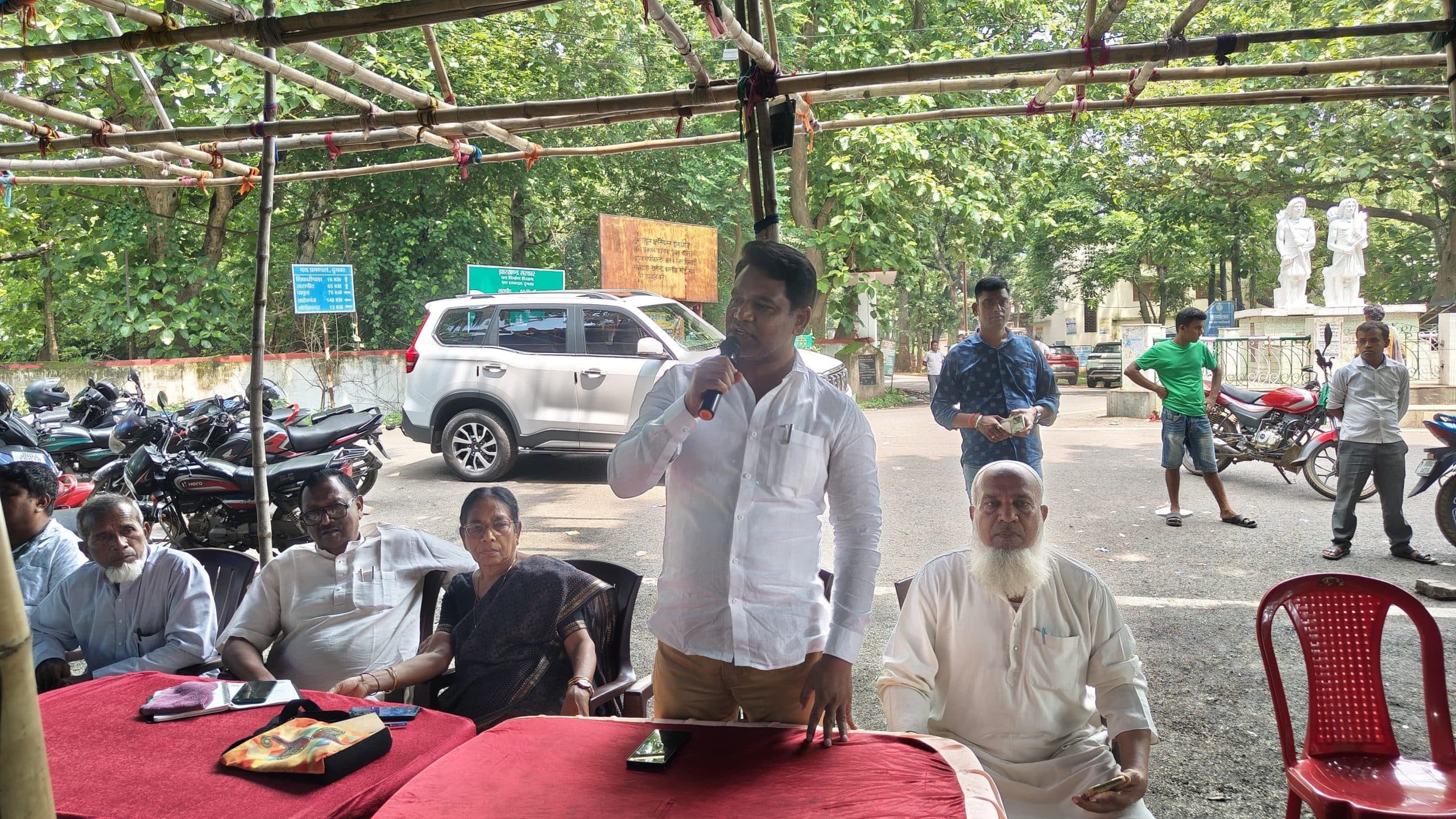 हूल दिवस की तैयारियों को लेकर काठीकुंड में झामुमो ने की चर्चा