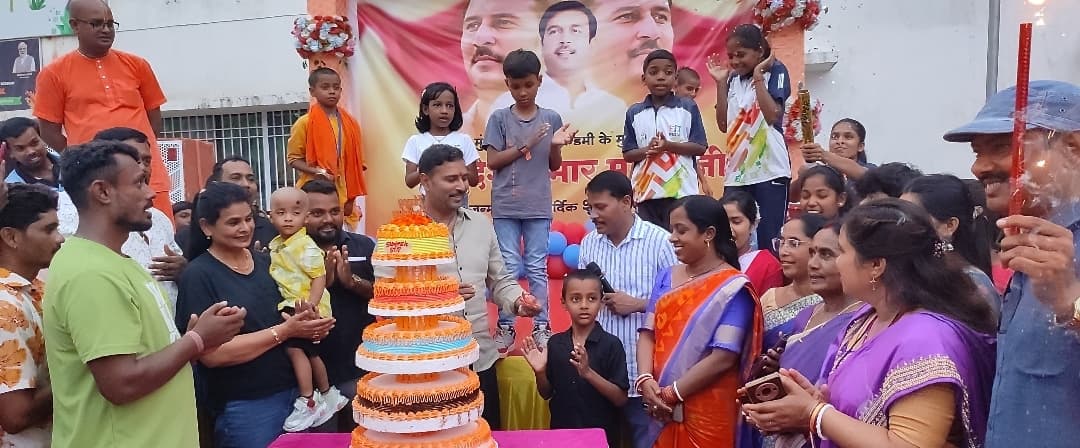 आजसू कार्यकर्ताओं ने मनाया सुदेश महतो का जन्मदिन