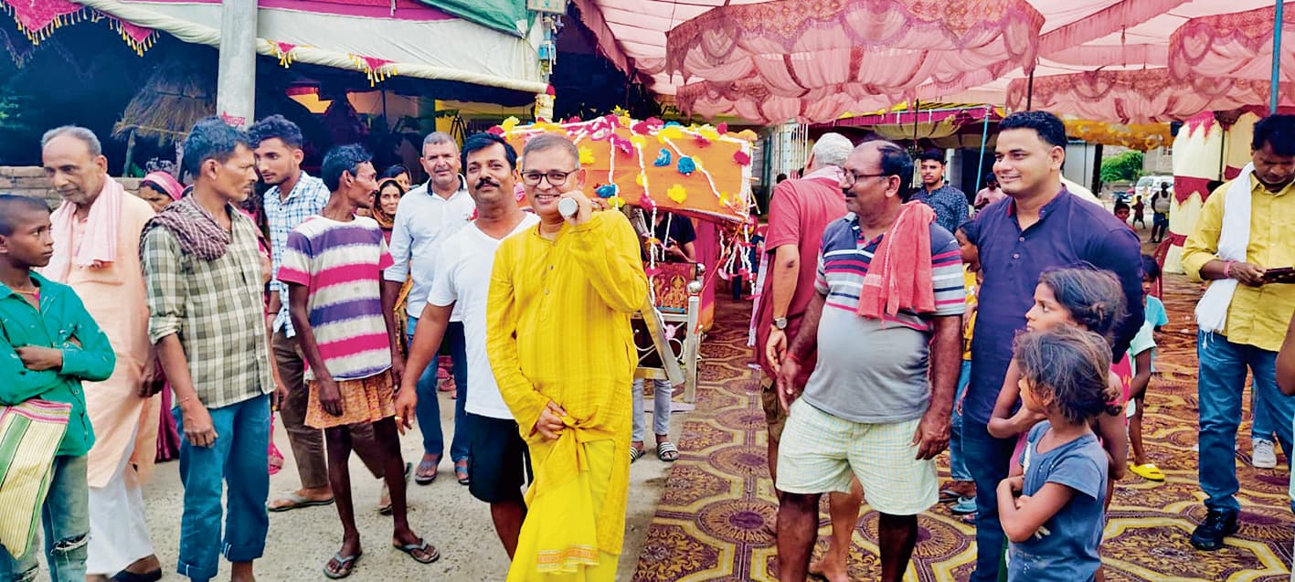 Gopalganj News : हलुआर पिपरा में निकली राम बारात, ग्रामीण बने बाराती